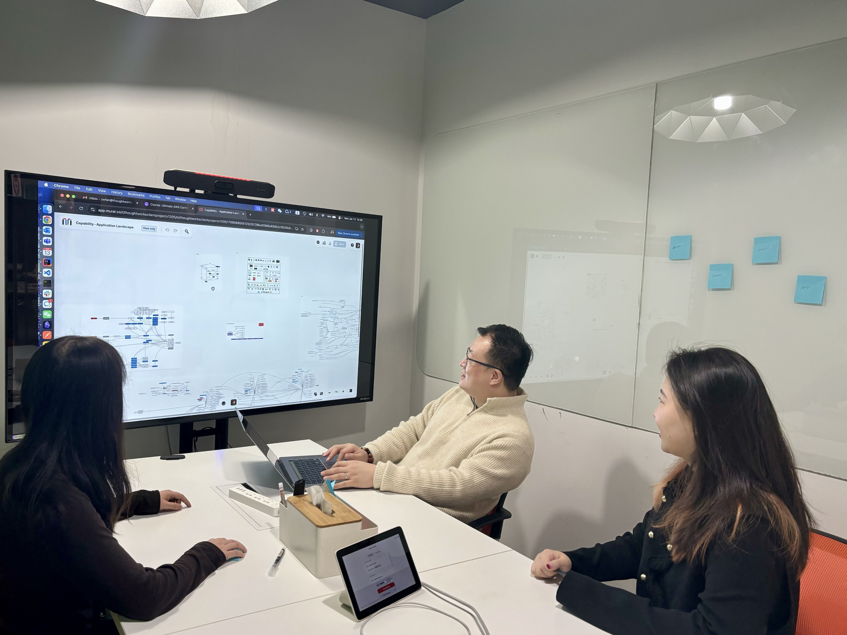 Image of Ju Li, Zhuowen Fan and Juanjuan Chen in the meeting room